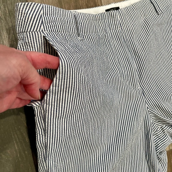 Talbots Chelsea Women's Size 10 Seersucker Crop Capri Pants Blue & White Striped - Picture 8 of 10